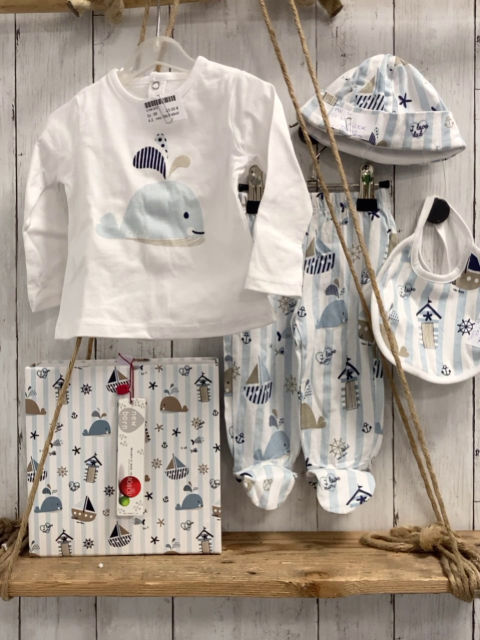 neu 4 teiliges Boboli Baby Geschenkset Gr. 68  Langarmshirt + Leggings + Mütze + Lätzchen blau weiß gestreift maritime Motive