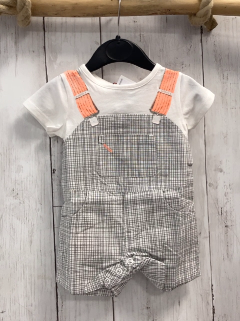 Boboli neu Playsuit Gr. 62  weiß grau kariert Latzoptik aprikot Hosenträger