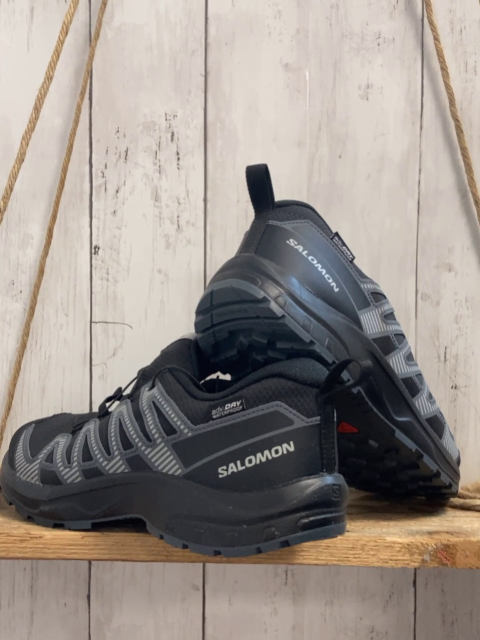Salomon neu Wanderschuhe Gr. 39  schwarz grau