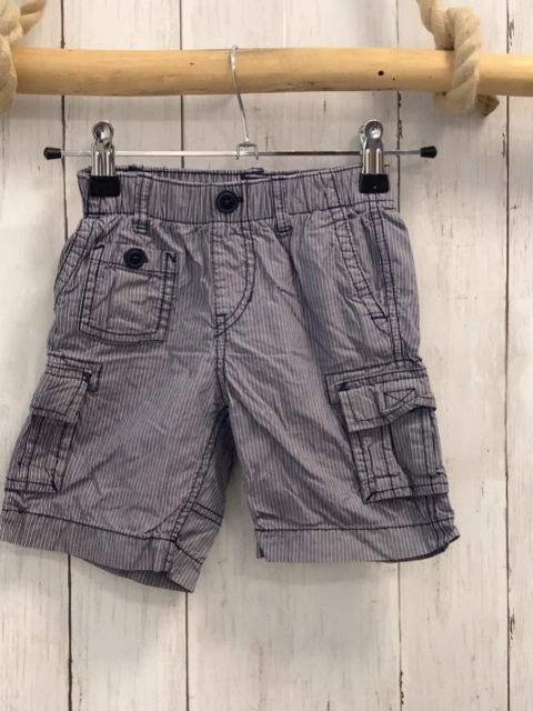 GAP  Shorts  Gr. 92  grau weiße Streifen aufgesetzte Taschen 