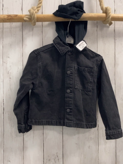 Kiabi  Hemd  Gr. 110  dunkelgrau Jeans mit schwarzer Kapuze 