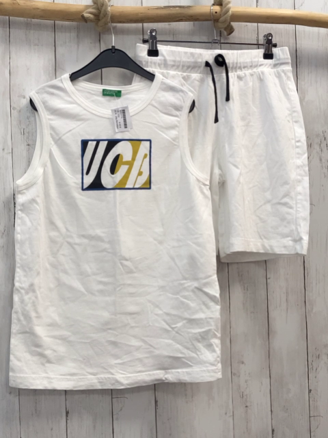 2tlg Benetton  Top + Shorts  Gr. 152  weiß ocker schwarzes Rechteck mit weißer Schrift 