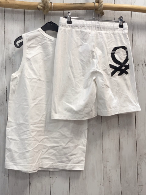 2tlg Benetton  Top + Shorts  Gr. 152  weiß ocker schwarzes Rechteck mit weißer Schrift 