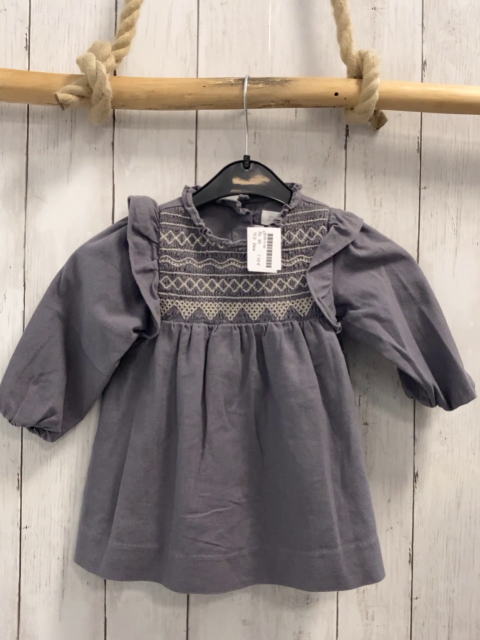 Zara  Kleid  Gr. 80  grau Oberteil gesmokt mit beige Ziernähten 