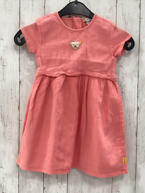 Steiff  Kleid  Gr. 116  koralle Struktur Plüschbärenkopf 
