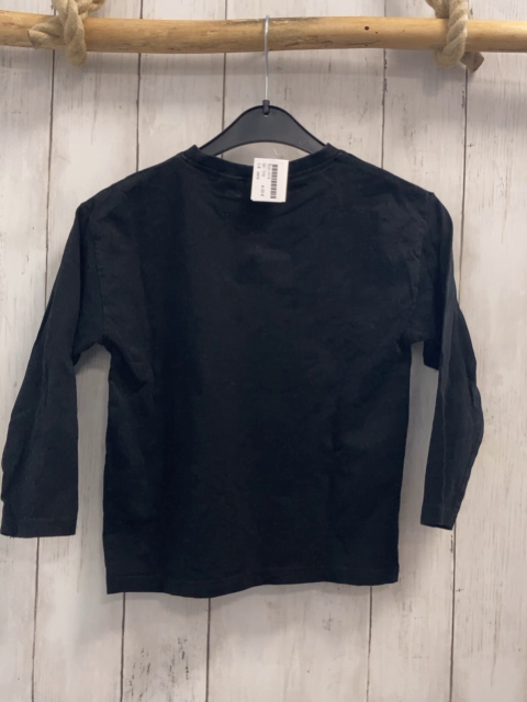 zara  Langarmshirt  Gr. 110  schwarz Feuer Schrift 