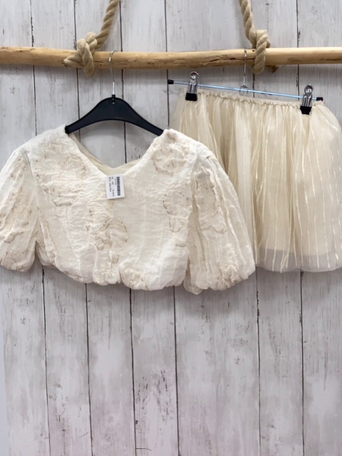 2tlg Zara  Sommerbluse + Rock Gr. 134  creme goldene Blumen + Streifen 