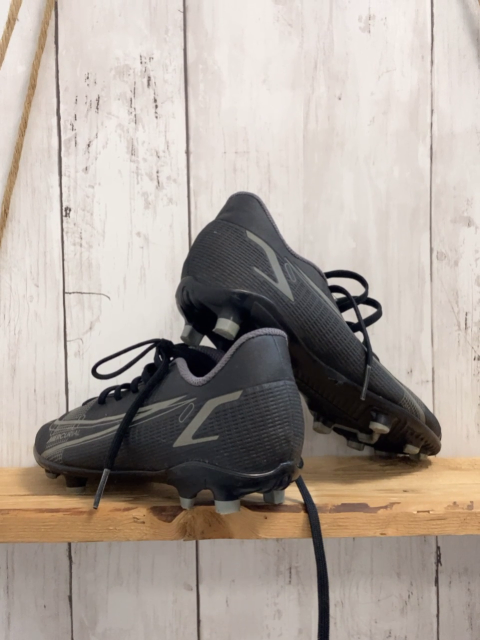 Nike  Fußballschuhe  Gr. 34  schwarz grau
