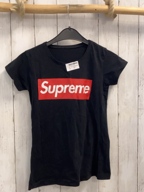   T-Shirt  Gr. 152  schwarz rotes Rechteck weiße Schrift 