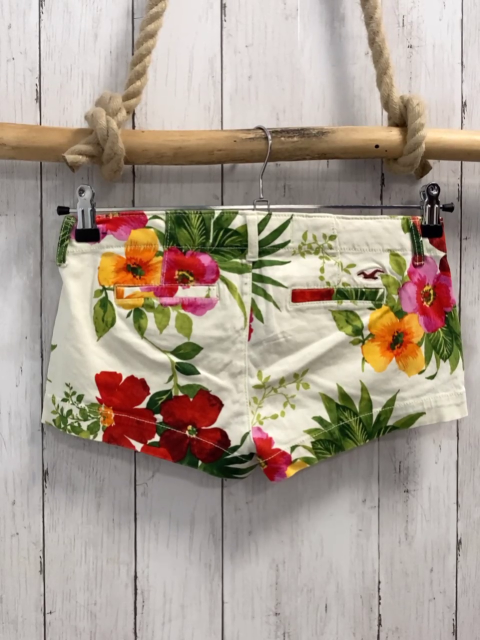 Hollister  Shorts  Gr. 25/28  creme große Blumen + Blätter 