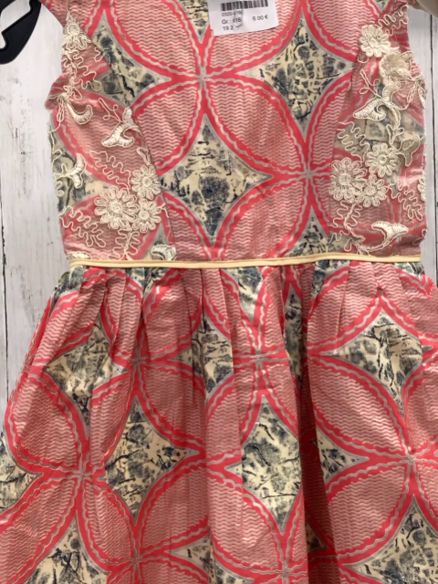  Kleid  Gr. 116  rot hellgrau silber weißer Druck weiße Stickerei 