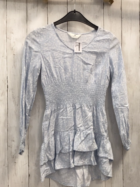 H&M  Kleid  Gr. 146  hellblau weiße Blume gesmokt 