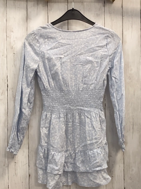 H&M  Kleid  Gr. 146  hellblau weiße Blume gesmokt 