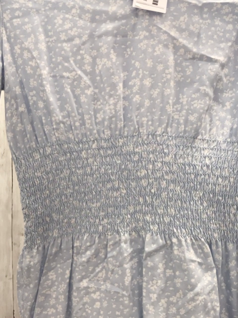 H&M  Kleid  Gr. 146  hellblau weiße Blume gesmokt 