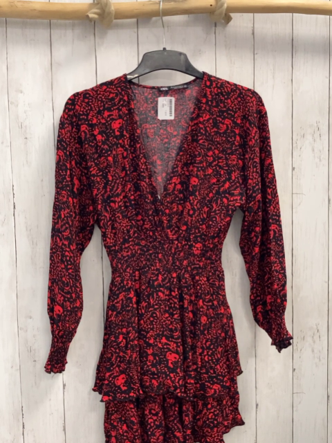 Zara  Kleid  Gr. 152  schwarz roter Druck Struktur 