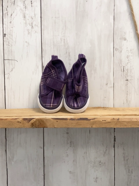 neu H&M  Babyschühchen  Gr. 14/15  lila flieder rosa altrosa kariert weiße Sohle 