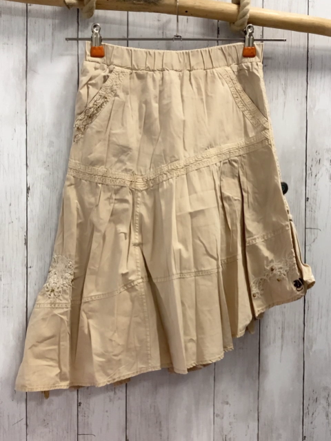 DKNY  Rock Gr. 140  beige Stickerei mit Steinen 