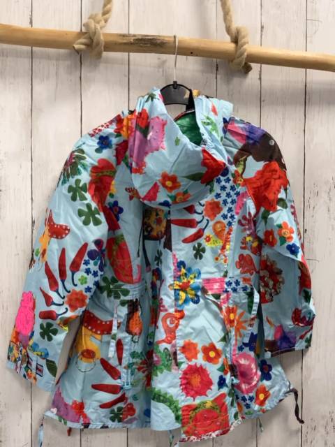 Oilily  Jacke  Gr. 128  hellblau bunte Blumen Tiere (unterster Knopf fehlt)