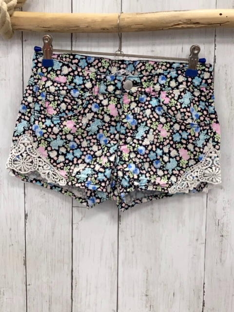 H&M Shorts Gr. 152  schwarz bunte Blumen weiße Häkelei Bund verstellbar 