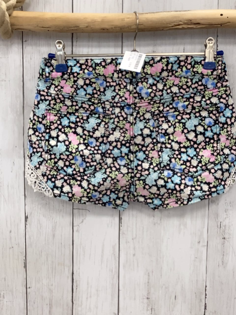 H&M Shorts Gr. 152  schwarz bunte Blumen weiße Häkelei Bund verstellbar 