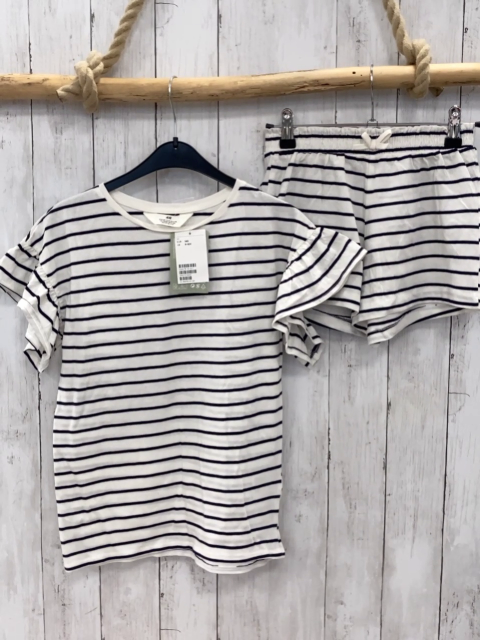 2tlg neu H&M  T-Shirt + Shorts  Gr. 140  weiß schwarze Streifen 