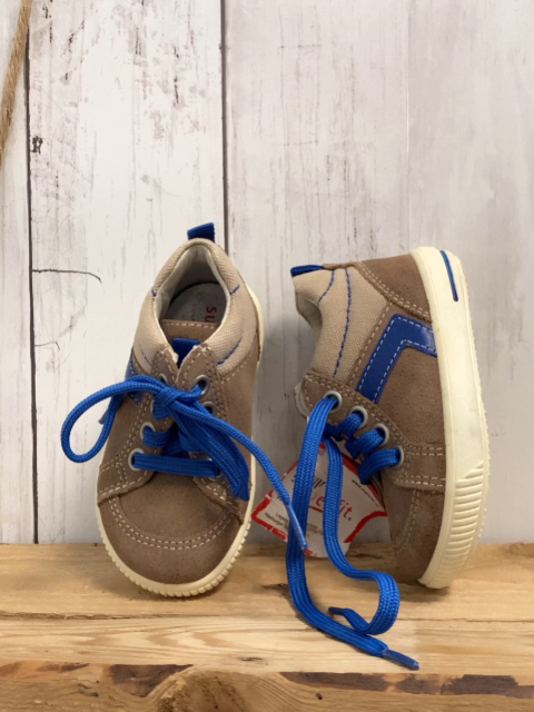 neu Superfit  Schuhe  Gr. 19  braun hellbraun blaue Striefen Nähte + Schnürsenkel 