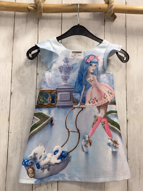   Kleid  Gr. 104  hellblau Struktur Mädchen mit Schlitten mit weißer Katze 