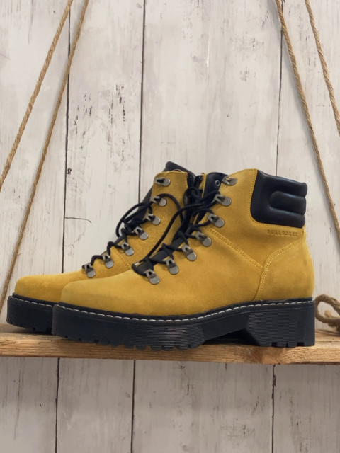 Bullboxer  Boots  Gr. 40  mais schwarzer Bund + Sohle 
