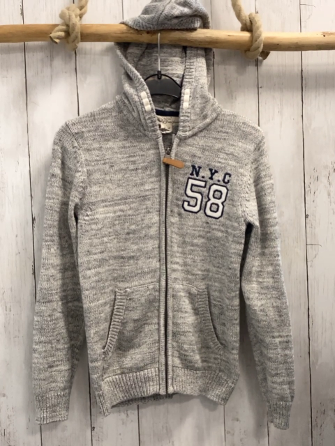 H&M  Strickjacke  Gr. 134/140  grau hellgrau memliert Kapuze Schrift 
