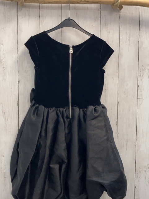 H&M  Kleid  Gr. 122  schwarzes Samtoberteil Ballonrock Schleife 