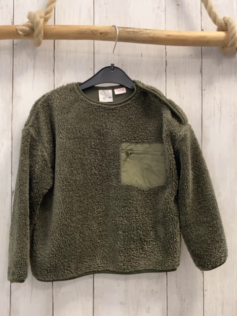 Zara  Pullover  Gr. 104  kiwi Teddy Brusttasche 