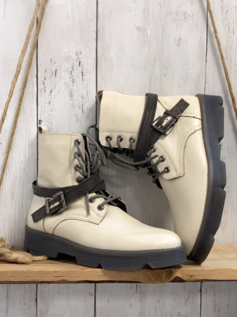 Gioseppp Boots  Gr. 34  creme graue Schnürsenkel + Sohle 