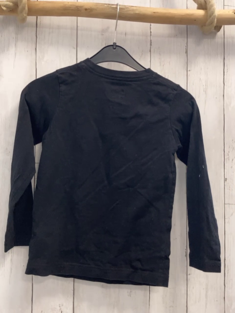 Nike Langarmshirt Gr. 110  schwarz Buchstaben