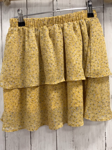   Rock Gr. 134  gelb Rüschen mit lavendel + weißen Blumen 