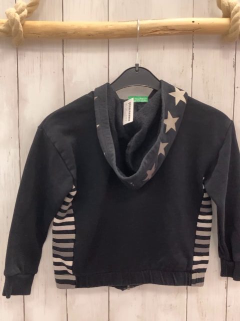Benetton  Sweatjacke  Gr. 116  schwarz Kapuze + grau weiße Streifen + Schrift
