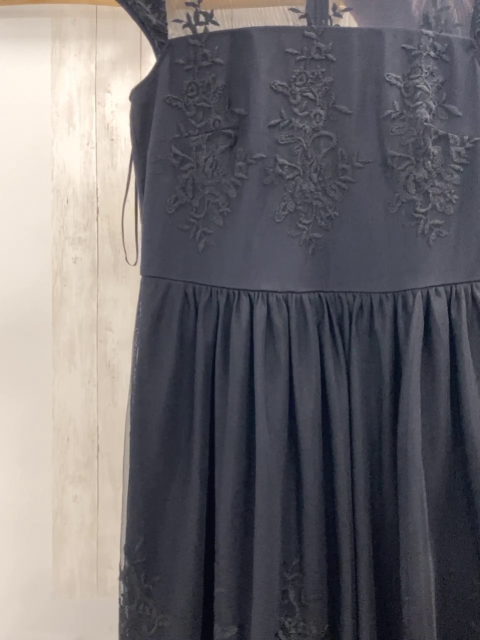 neu Esprit  Kleid  Gr. L dunkelblau mit Unterkleid + Überkleid mit Stickerei 