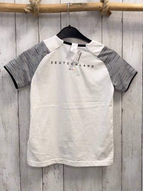   T-Shirt Gr. 134  weiß hellgrau Ärmel mit schwarzen Strichen schwarzer Bund Deutschland 