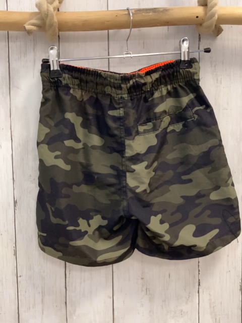   Badeshorts  Gr. 134  schwarz oliv gemustert gelbe Schrift orange Kordel