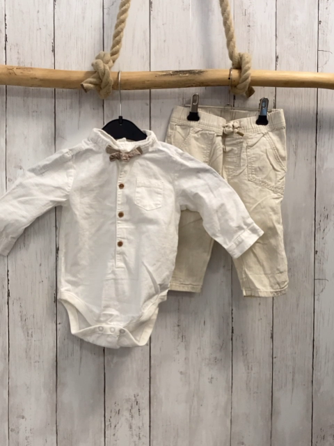 2tlg  Hemd + Hose  Gr. 74  weiß mit Fliege + beige 