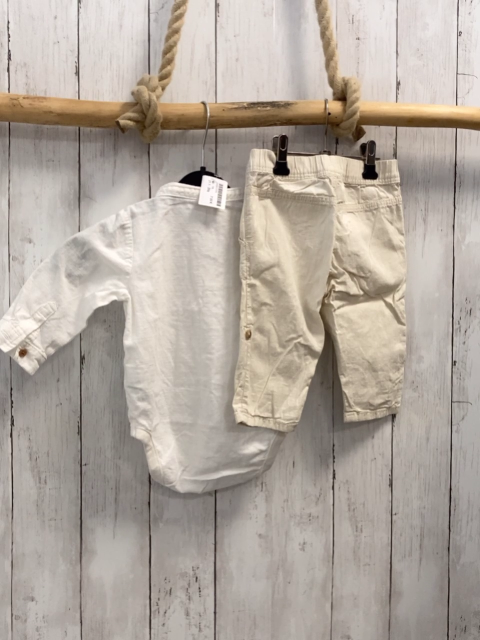 2tlg  Hemd + Hose  Gr. 74  weiß mit Fliege + beige 