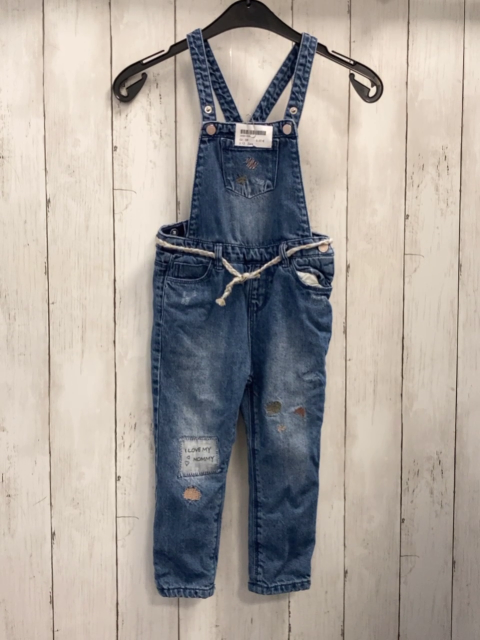 Zara  Latzhose Gr. 98  blau Jeans bestickt mit Gürtel 