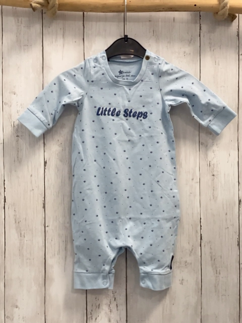 Sterntaler  Schlafanzug  Gr. 56  hellblau Fußspuren Schrift 