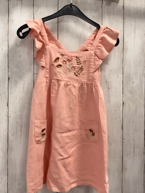 Next  Kleid  Gr. 110  rosa gestickte Blumen Rüschen an den Trägern