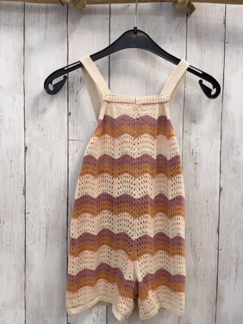 Zara  Playsuit  Gr. 110  beige ocker lachs weiße Streifen mit Lochmuster Strick 