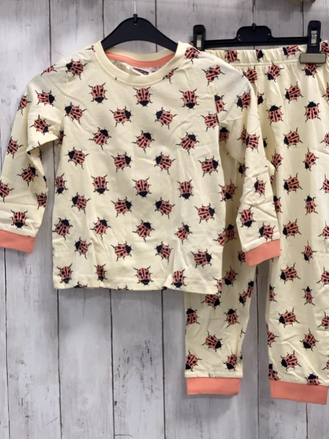 2tlg  Schlafanzug  Gr. 104  creme Käfer apricot Bund 
