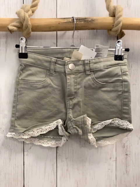 H&M  Shorts  Gr. 122  sand weißer Spitzensaum Bund verstellbar 