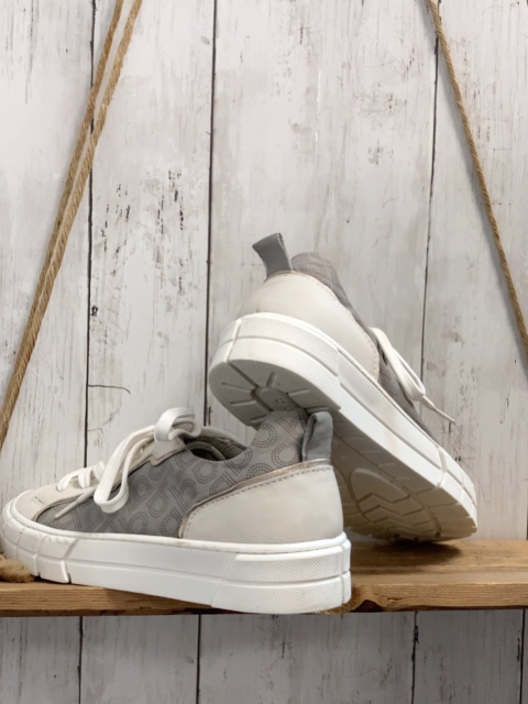 Bugatti  Schuhe  Gr. 40  weiß beige grau mit Buchstaben 