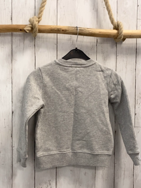 Clavin Klein Jeans  Pullover  Gr. 116  hellgrau schwarz weiße Schrift 