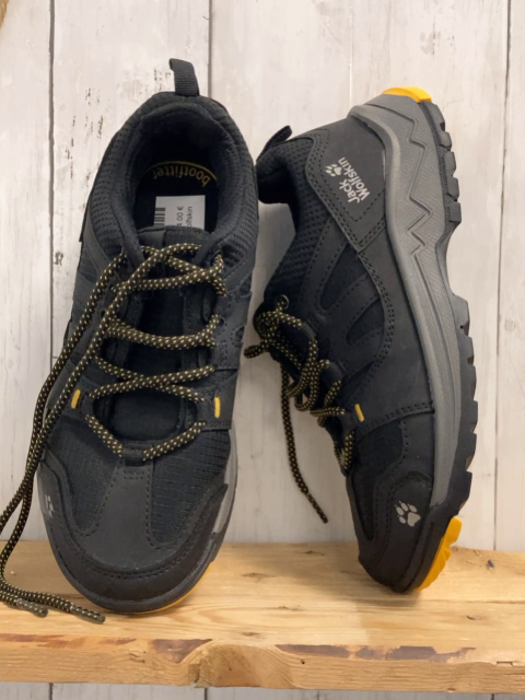 Jack Wolfskin  Schuhe  Gr. 36  schwarz mit schwarz gelben Schnürsenkeln