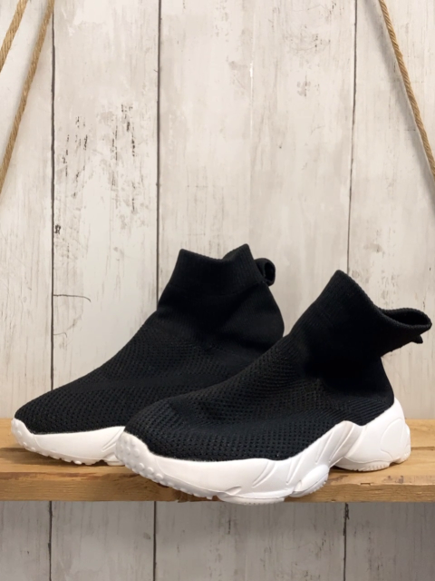   Schuhe  Gr. 34  schwarz weiße Sohle 